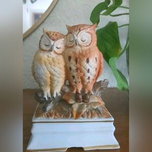 TOWLE Fine Porcelain Vintage Owl Couple On Limb Music Box Plays "True Love"